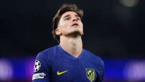 رسالة غامضة من رئيس أتليتيكو مدريد حول خوليان ألفاريز تثير قلق برشلونة وريال مدريد