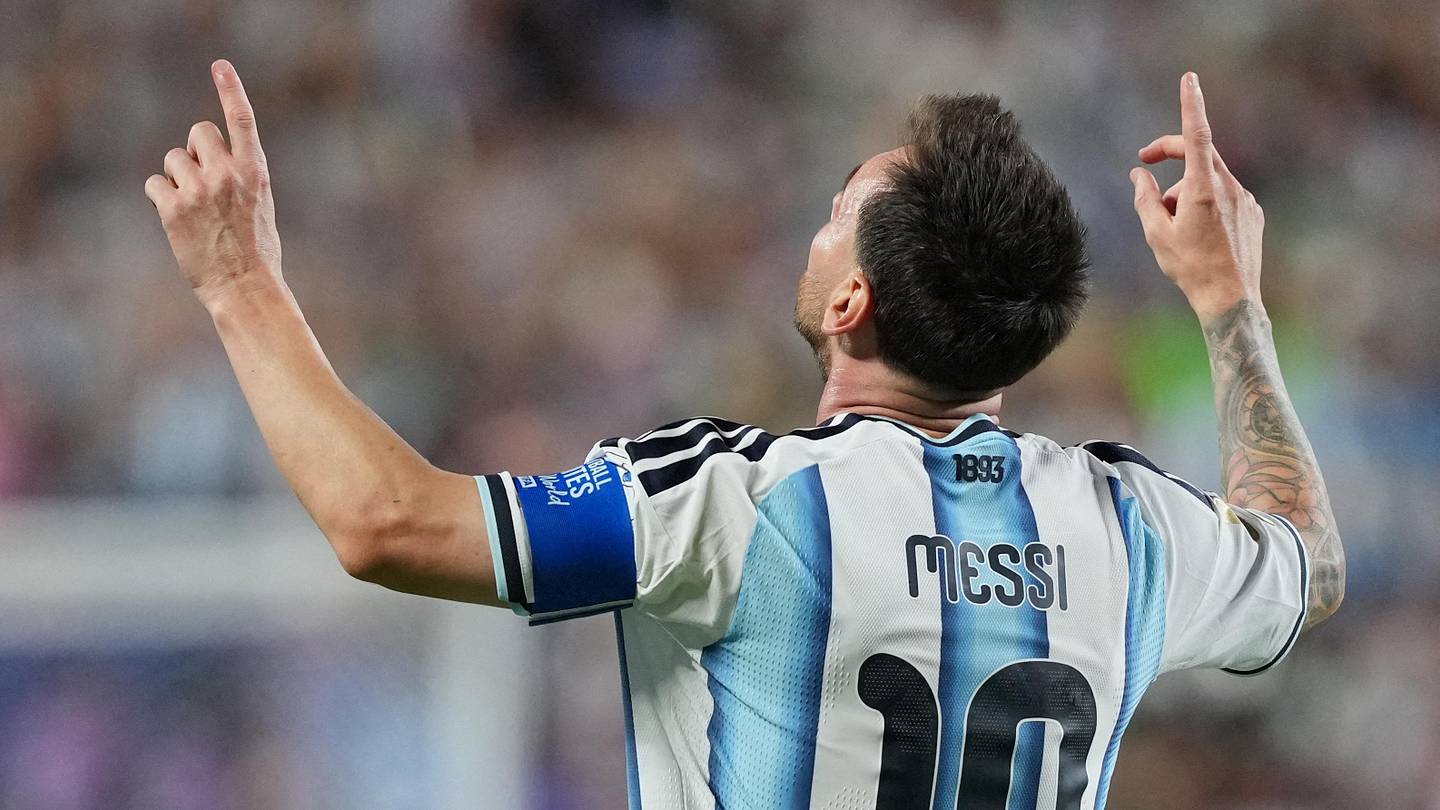 ميسي يسجل هاتريك ويقود يوماً استثنائياً في كأس العالم