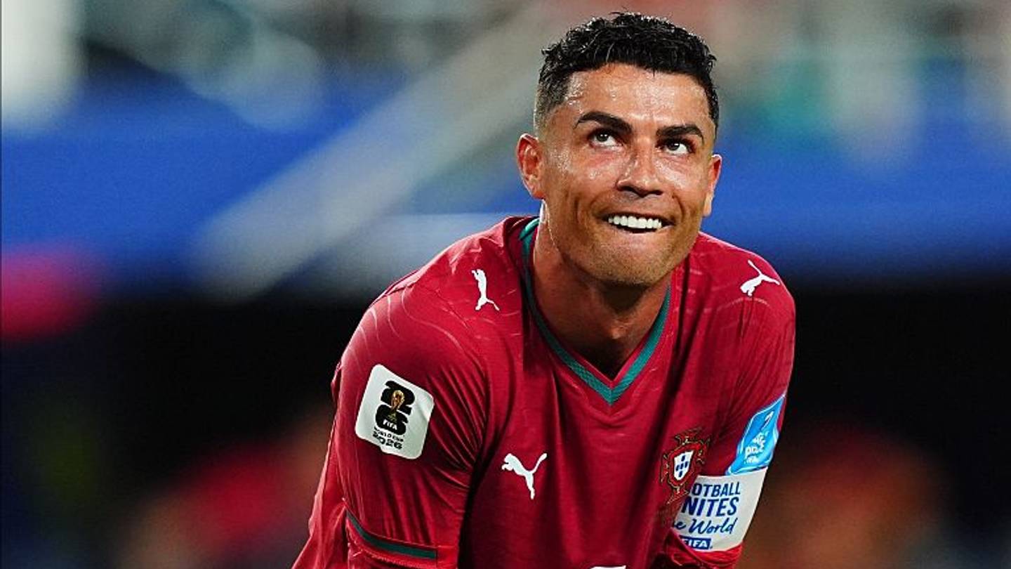مدرب البرتغال يرفض الانتقادات ويصمد في دفاعه عن رونالدو بالمنتخب