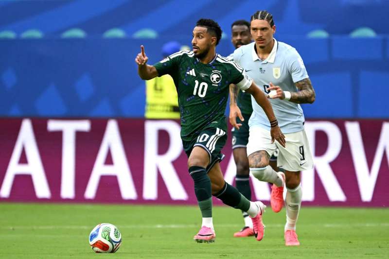 العويس يتألق وأراوخو ينقذ الأوروغواي.. السعودية تفرض التعادل في افتتاح مشوار المونديال