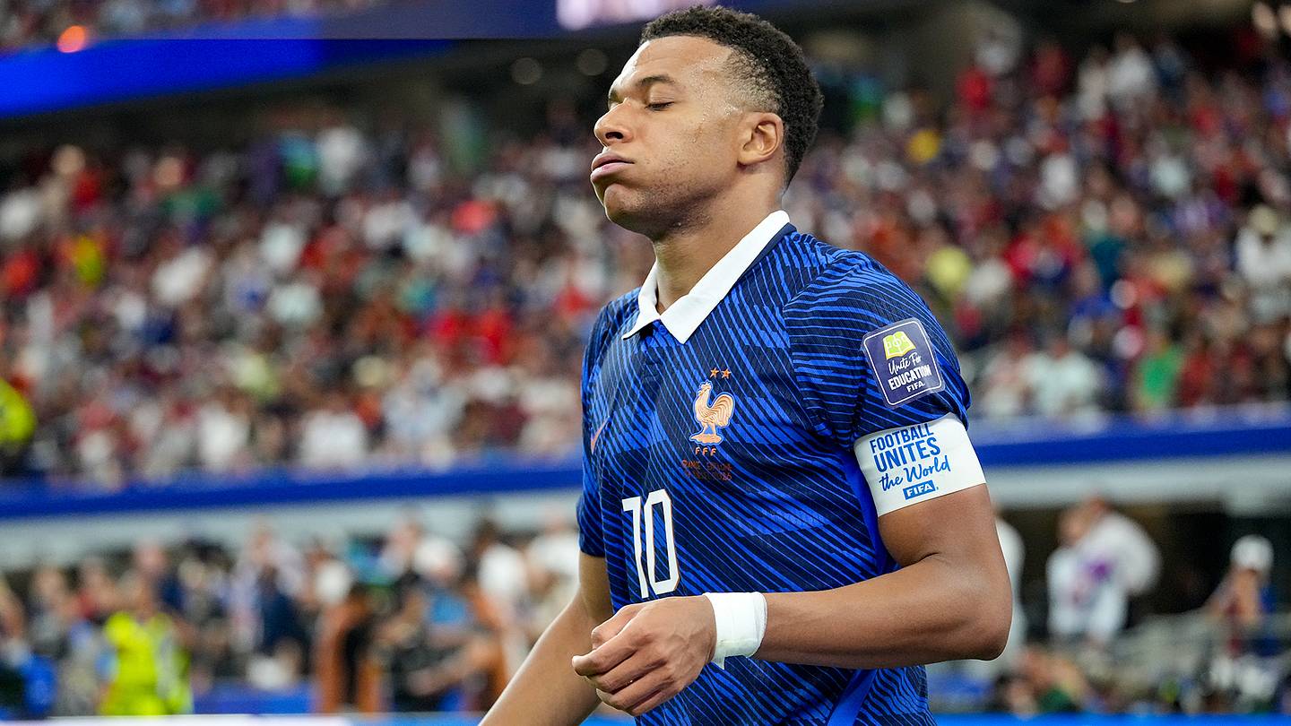 فرنسا تودع كأس العالم بخسارة 2-0 أمام إسبانيا في نصف النهائي