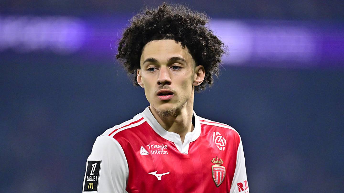 ليفربول يقترب من التعاقد مع مغنيس أكليوش لتعويض رحيل محمد صلاح
