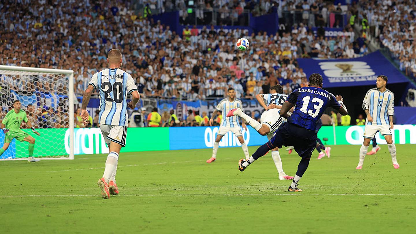 هدف سيدني لوبيز كابرال يتوج بجائزة أجمل هدف في كأس العالم 2026 متفوقاً على ميسي ومبابي