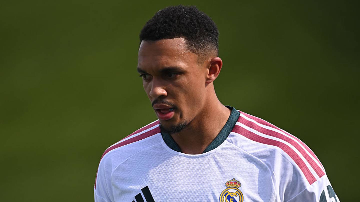 مخاوف دفاعية تحيط بألكسندر-أرنولد في أول اختبار لمورينيو مع ريال مدريد