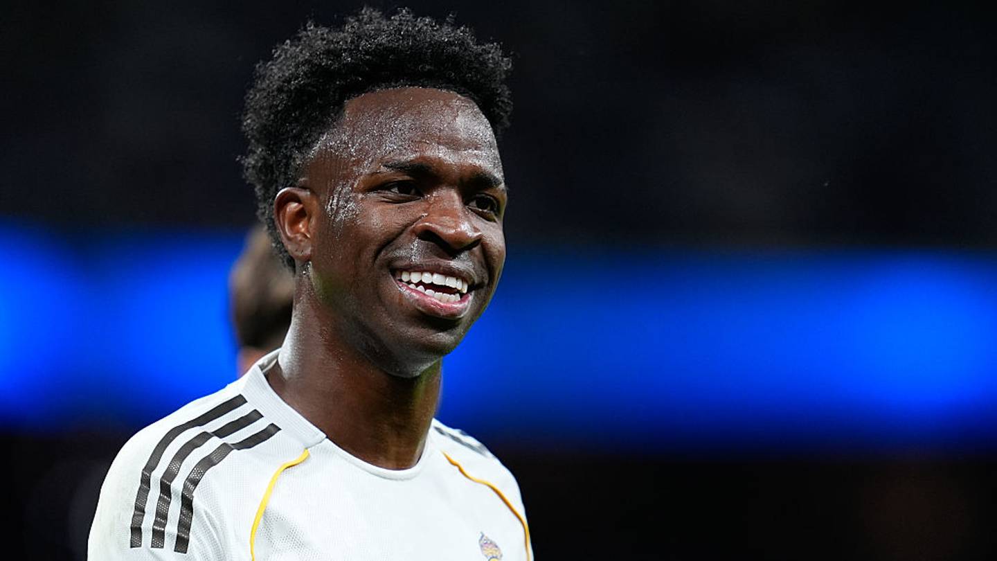 ريال مدريد يحدد موقفه النهائي من تجديد عقد فينيسيوس جونيور ويهدد بالبيع الصيف المقبل