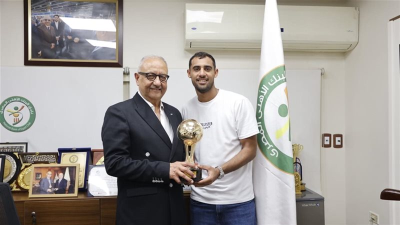 أحمد ياسر ريان يتوج بجائزتي الهداف وأفضل مهاجم في الكرة المصرية