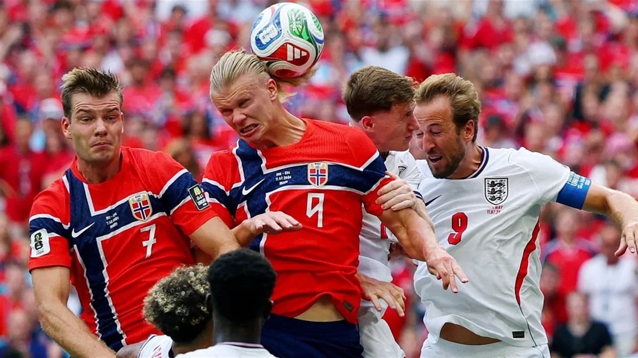 عاجل: تهديدات بالقتل للاعب بعد إهداره فرصة ذهبية في المونديال –  90Match؟