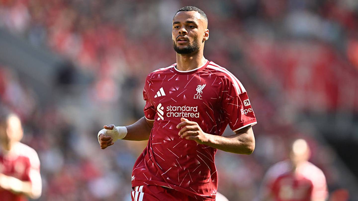 ليفربول يرفض بيع كودي جاكبو ويخطط لتحويله إلى مهاجم احتياطي الموسم المقبل