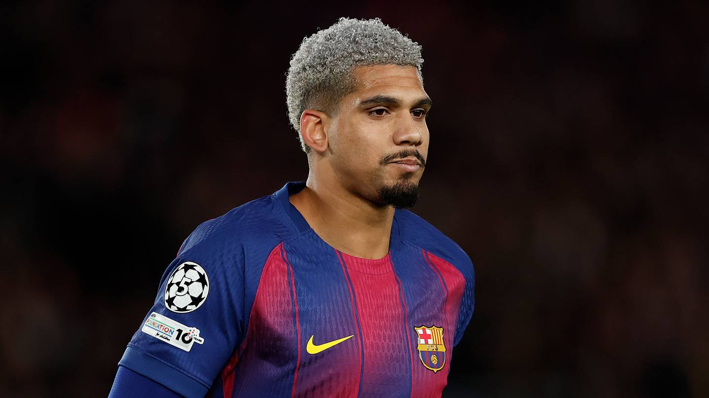ليفربول يعزز دفاعه بإعارة رونالد أراوخو من برشلونة مع خيار الشراء