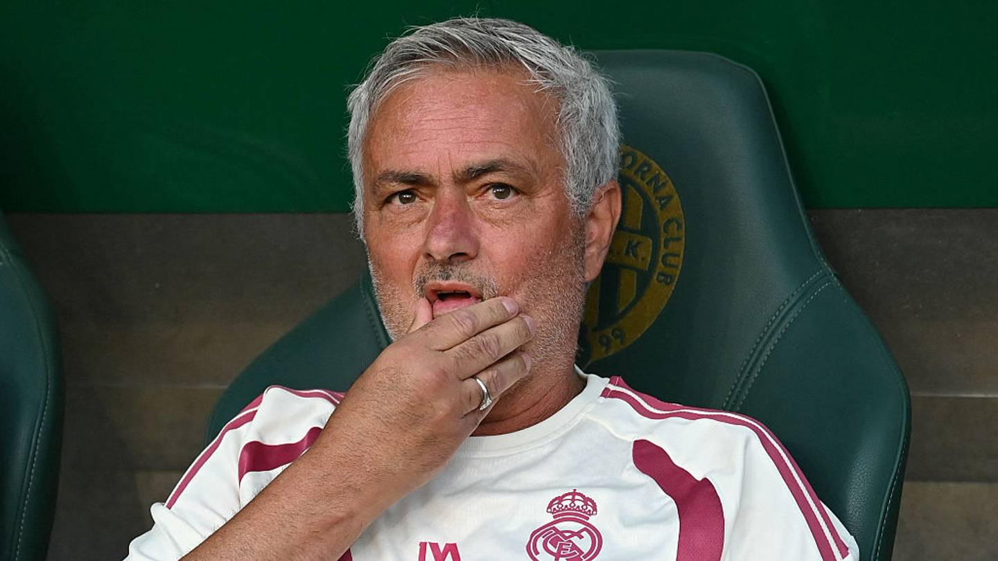 مورينيو يواجه تحديات وسط ريال مدريد بعد فوز باهت على فيرينكفاروس