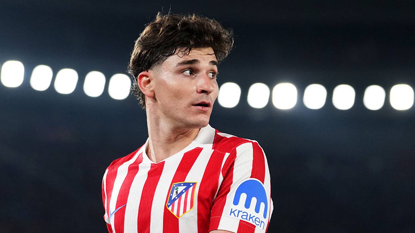جوليان ألفاريز يصر على الرحيل من أتلتيكو مدريد ويضغط للانتقال إلى برشلونة الصيف الحالي