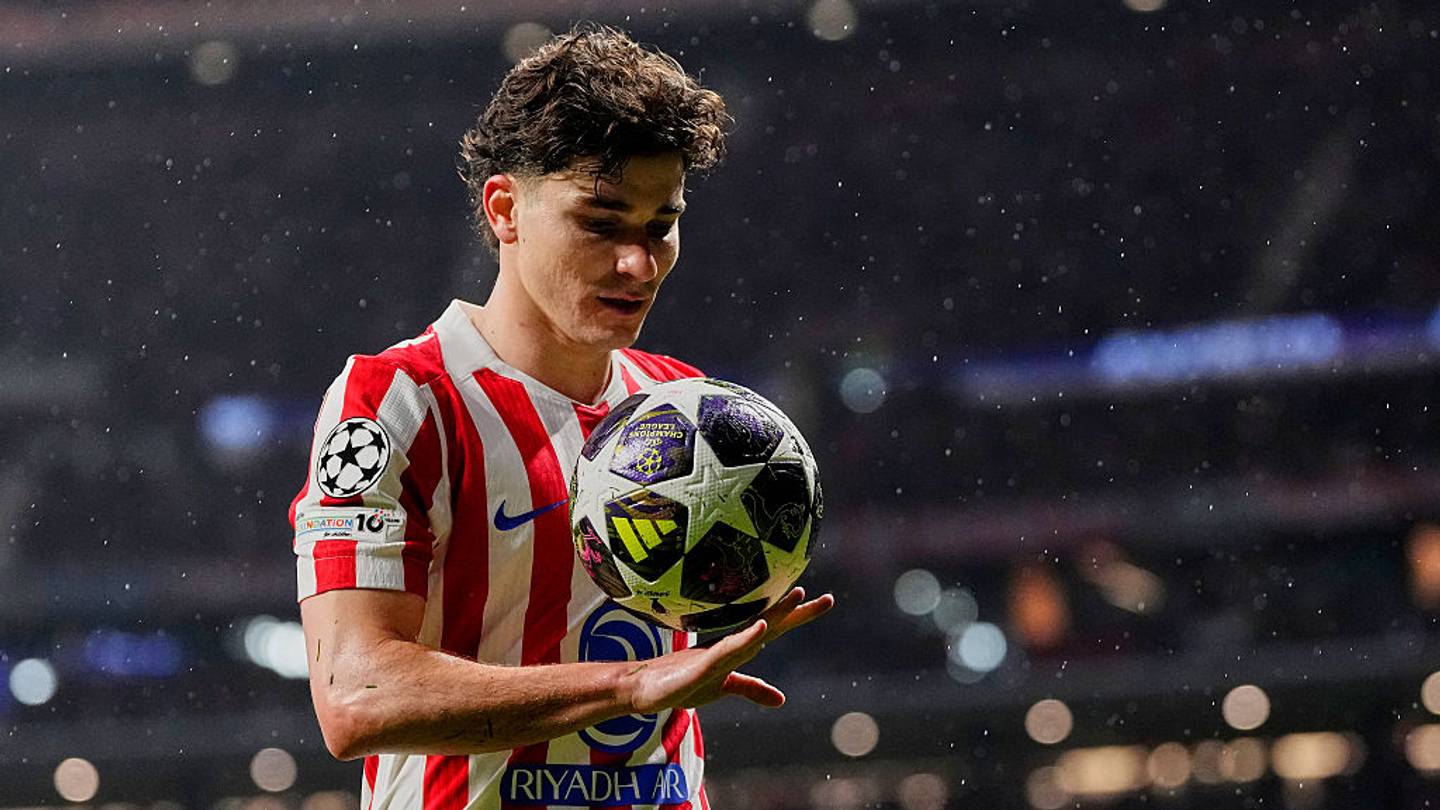 معركة انتقال جوليان ألفاريز مع أتلتيكو مدريد مستمرة بلا نهاية قريبة