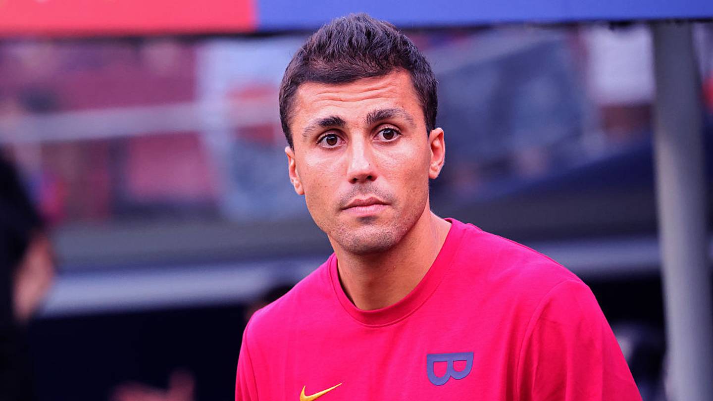 لماذا رودري غائب عن تشكيلة برشلونة في مواجهة إلتشي