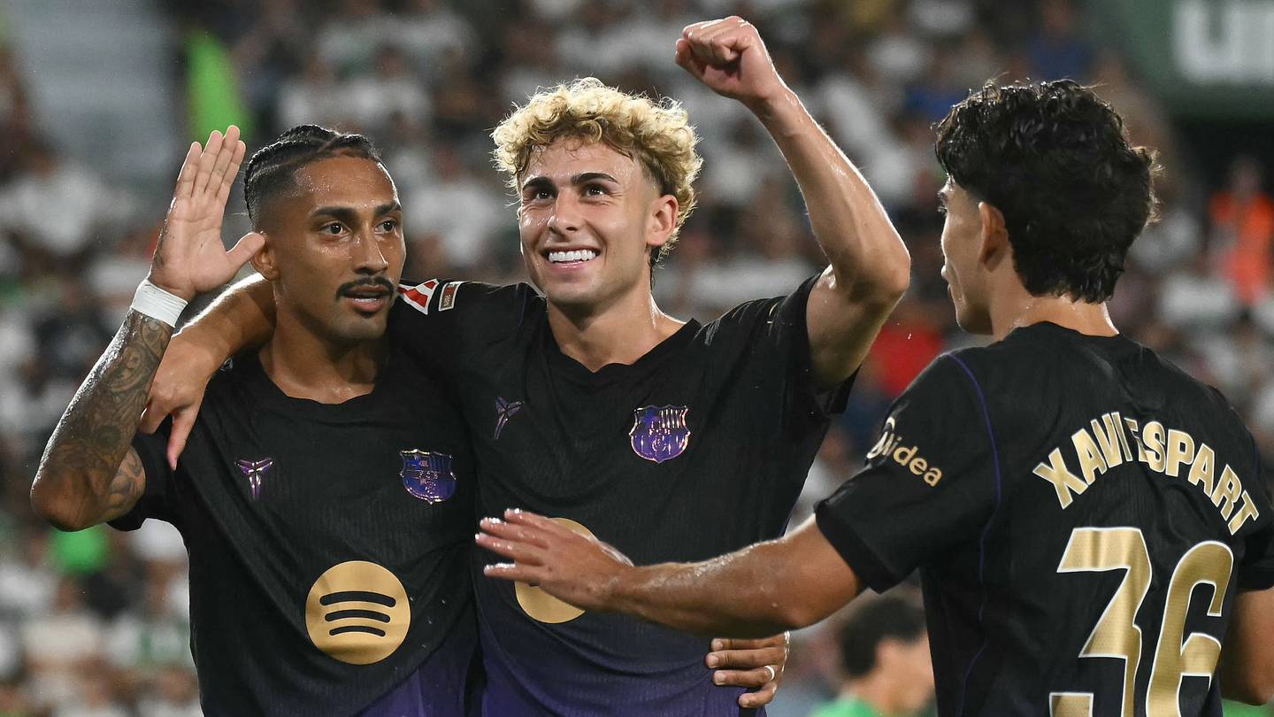 تقييم أداء لاعبي برشلونة في مواجهة إلتشي وتألق حامل لقب الليغا في انطلاقة الموسم