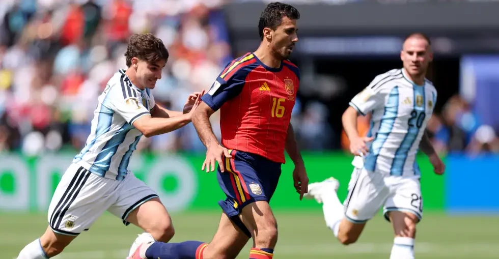 برشلونة يرفع عرضه لضم رودري إلى 60 مليون يورو في مفاوضات مستمرة مع مانشستر سيتي