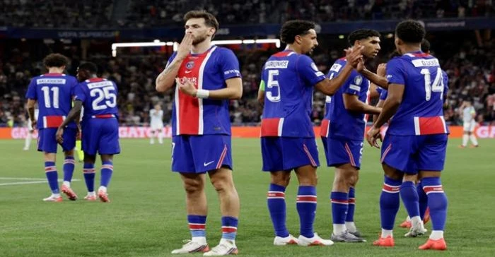 باريس سان جيرمان يتوج بكأس السوبر الأوروبي بعد الفوز على أستون فيلا 2-1