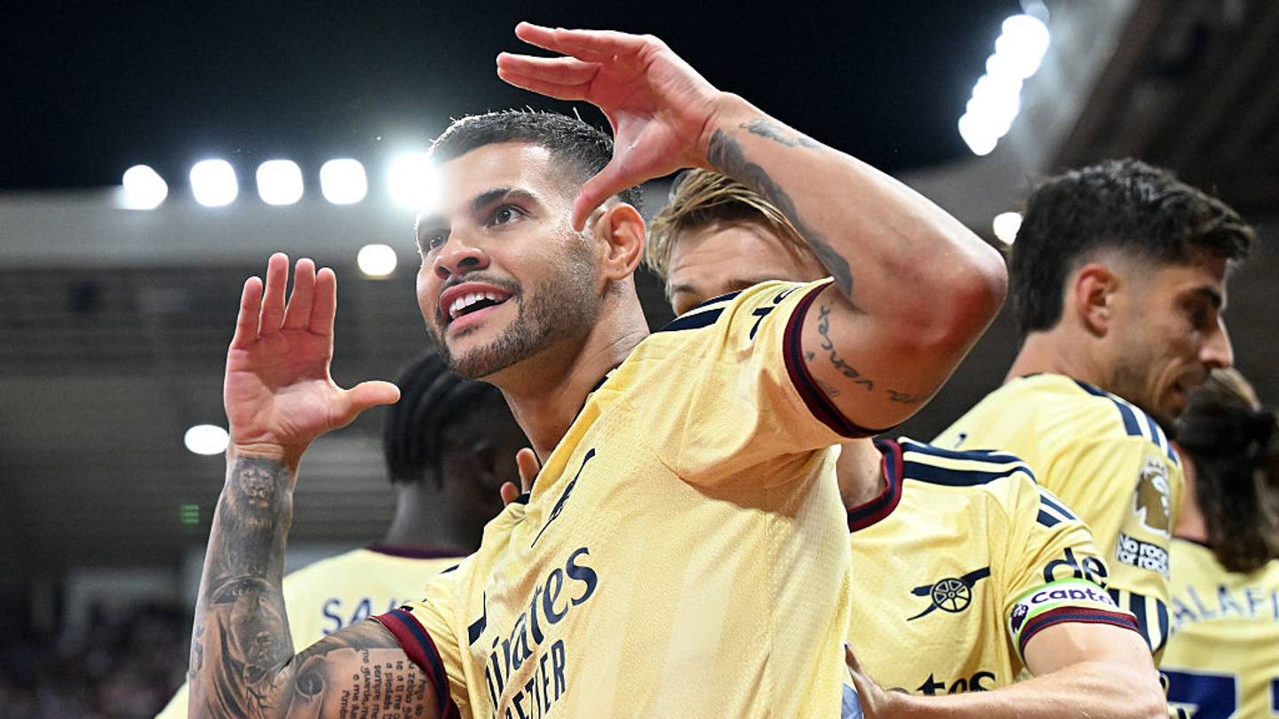 أرسنال يحافظ على الانتصارات بخطف فوز قاتل 2-0 أمام سندرلاند في الدوري الإنجليزي