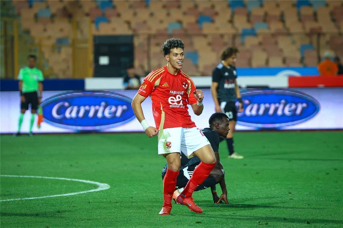 استبعاد إمام عاشور من مباراة الأهلي وسموحة في الدوري المصري لأسباب فنية