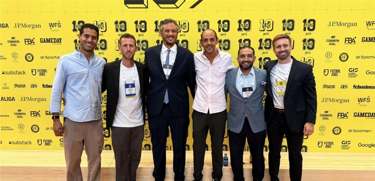 وفد بيراميدز يشارك في قمة كرة القدم العالمية في مدريد ويبحث التعاون مع بادالونا