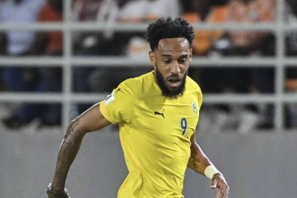 أوباميانغ يعتزل دوليًا بعد استبعاده من منتخب الغابون ويُعبّر عن شعوره بالإهانة