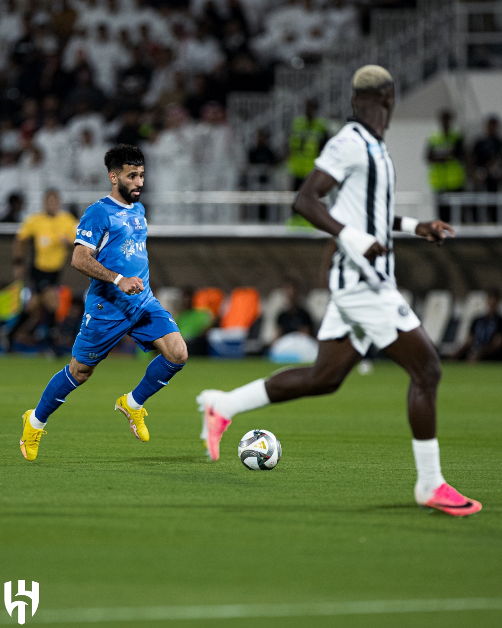 الهلال يواصل تألقه بفوز خامس على التوالي ضد الشباب في دوري روشن السعودي