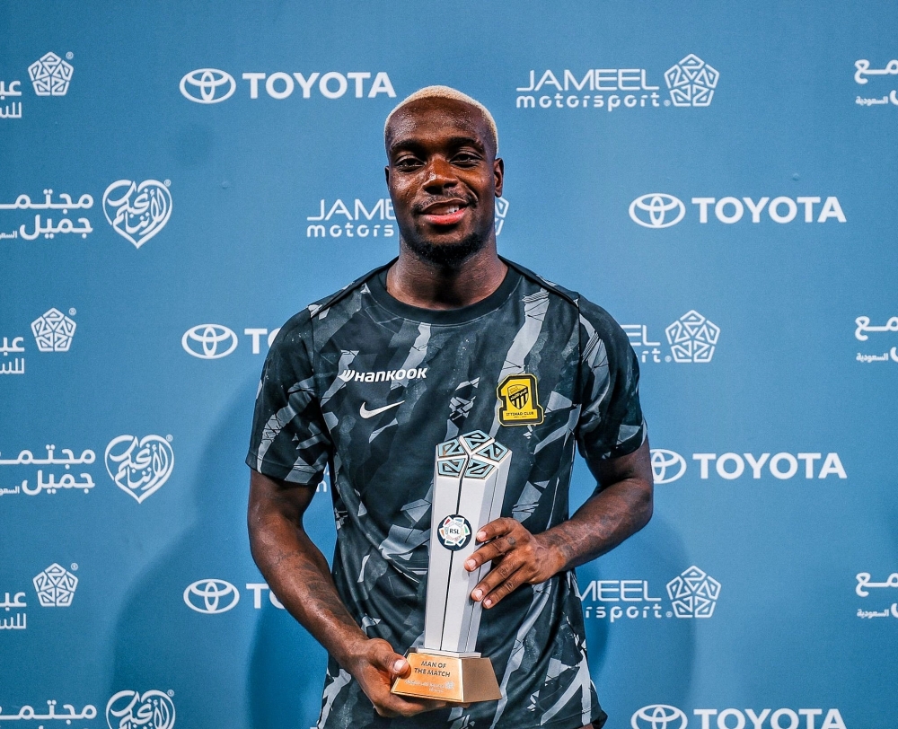 جورج إلينيخينا يتألق بهدفين ويقود الاتحاد لفوز مثير على النصر في دوري روشن