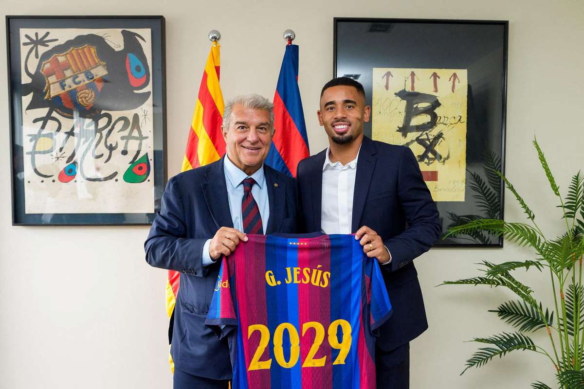 أغويرو يدعم جابرييل جيسوس للنجاح مع برشلونة بعد انتقاله من أرسنال